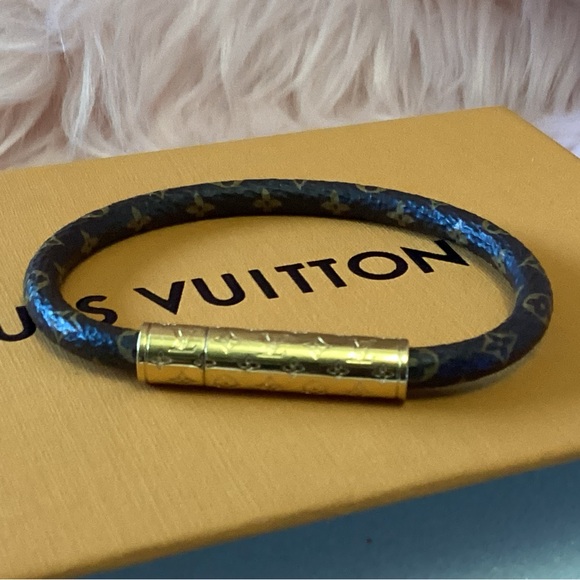 Louis Vuitton authentic monogram bracelet with gold tone clasp - Picture 6 of 6